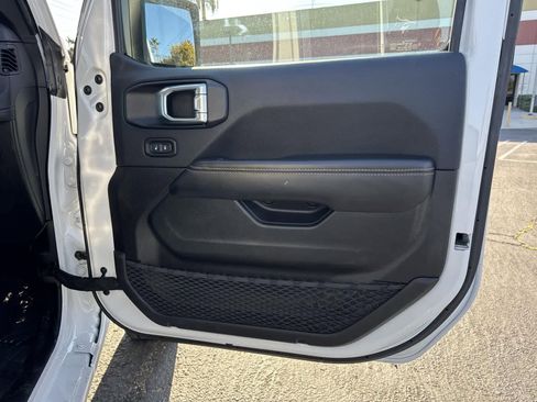 Used 2024 Jeep Wrangler Sahara image 35