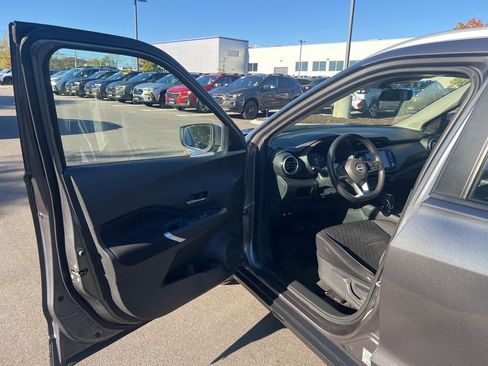 Used 2022 Nissan Kicks SV image 27