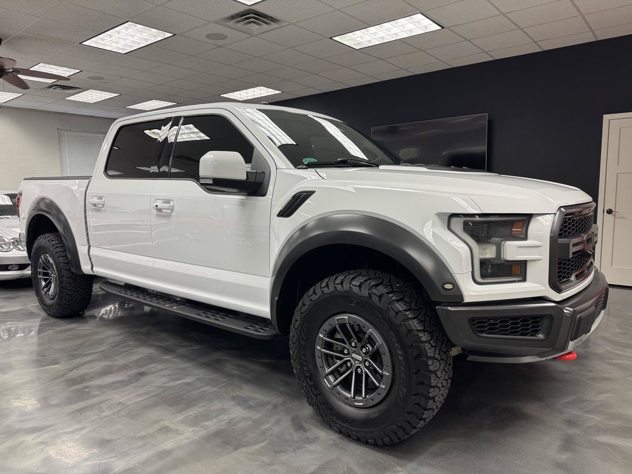 Used 2017 Ford F150 Raptor w/ Equipment Group 802A Luxury AWD/4WD image 7
