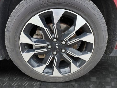 Used 2024 Kia Carnival EX image 20