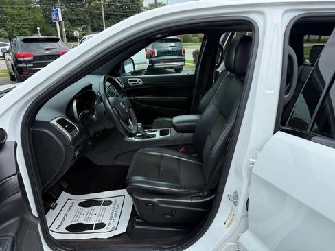 Used 2019 Jeep Grand Cherokee Altitude AWD/4WD image 9