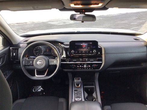 Used 2024 Nissan Pathfinder SV image 22