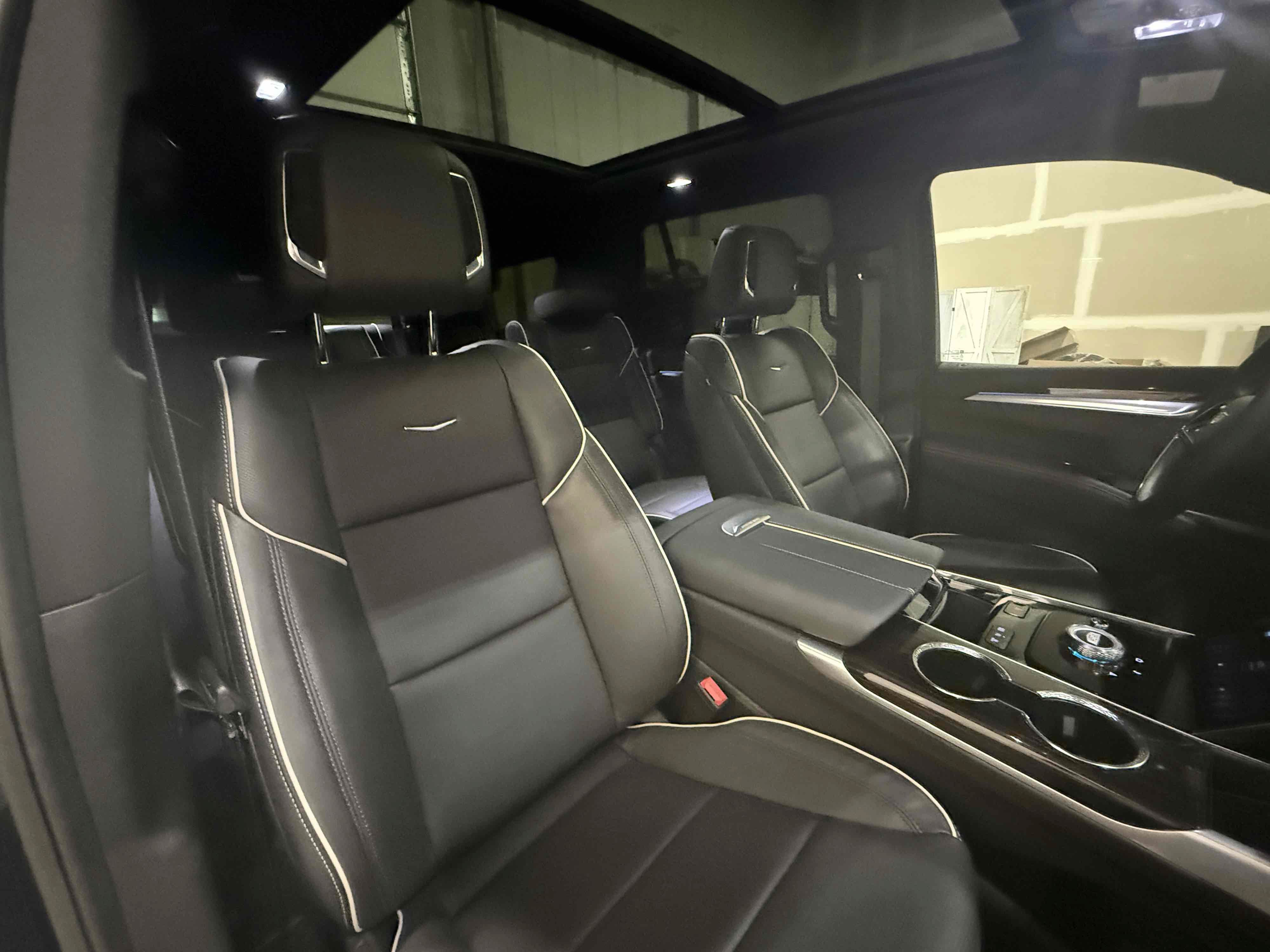 Used 2025 Cadillac Escalade Premium Luxury AWD/4WD image 59