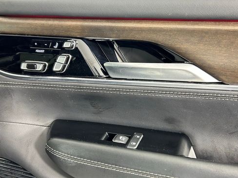 Used 2024 Jeep Grand Wagoneer L 4WD image 10