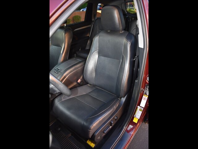 Used 2019 Toyota Highlander XLE FWD image 16