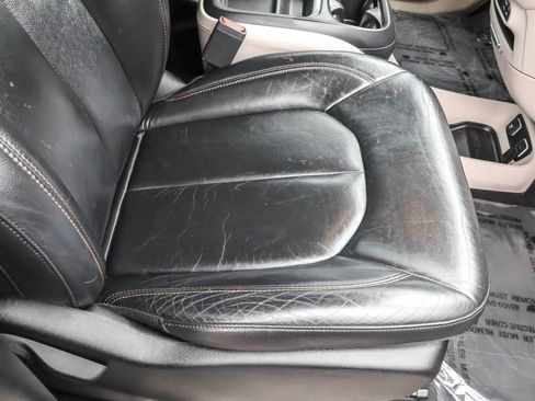 Used 2017 Chrysler Pacifica Touring-L image 35