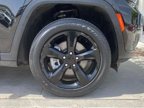 Used 2023 Jeep Grand Cherokee L Laredo AWD/4WD image 3