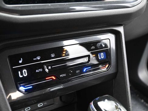 Used 2022 Volkswagen Tiguan SE R-Line image 18