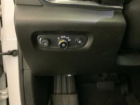 Used 2020 Chevrolet Traverse LT FWD image 16