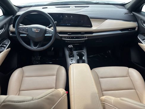 Used 2024 Cadillac XT4 Premium Luxury image 10