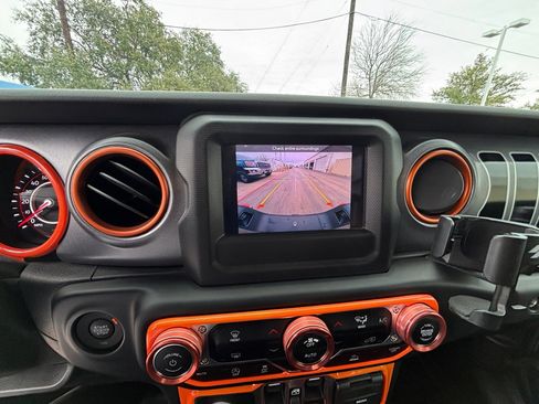 Used 2021 Jeep Gladiator Mojave w/ LED Lighting Group image 9