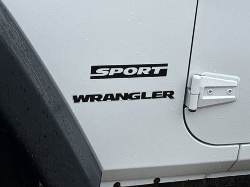 Used 2015 Jeep Wrangler Sport w/ Quick Order Package 24S AWD/4WD image 11