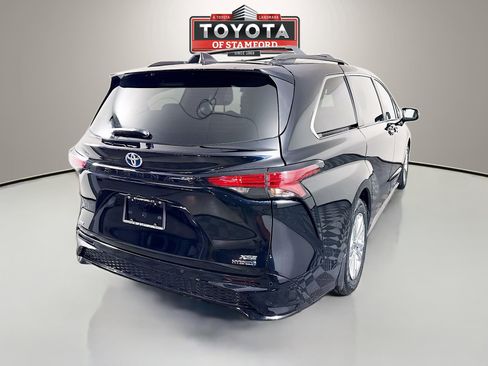 Certified 2022 Toyota Sienna XSE image 7