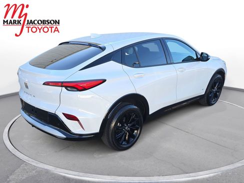 Used 2025 Buick Envista Sport Touring image 9