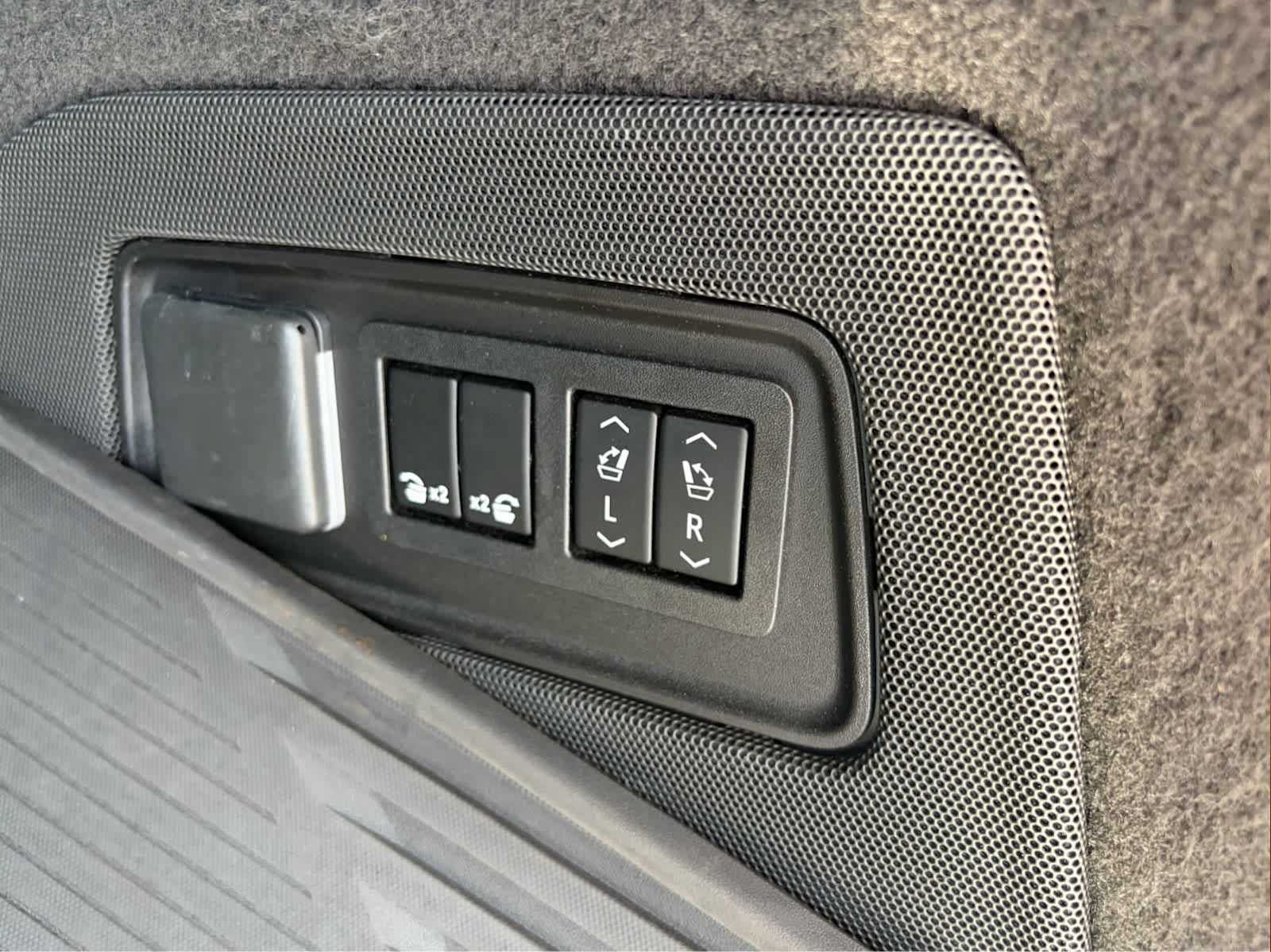 Used 2022 Cadillac Escalade Sport Platinum AWD/4WD image 28