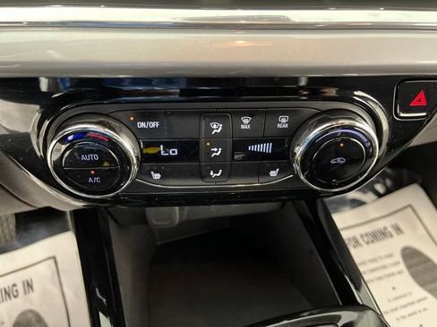 Used 2024 Chevrolet Trax LT w/ Driver Confidence Package FWD image 27