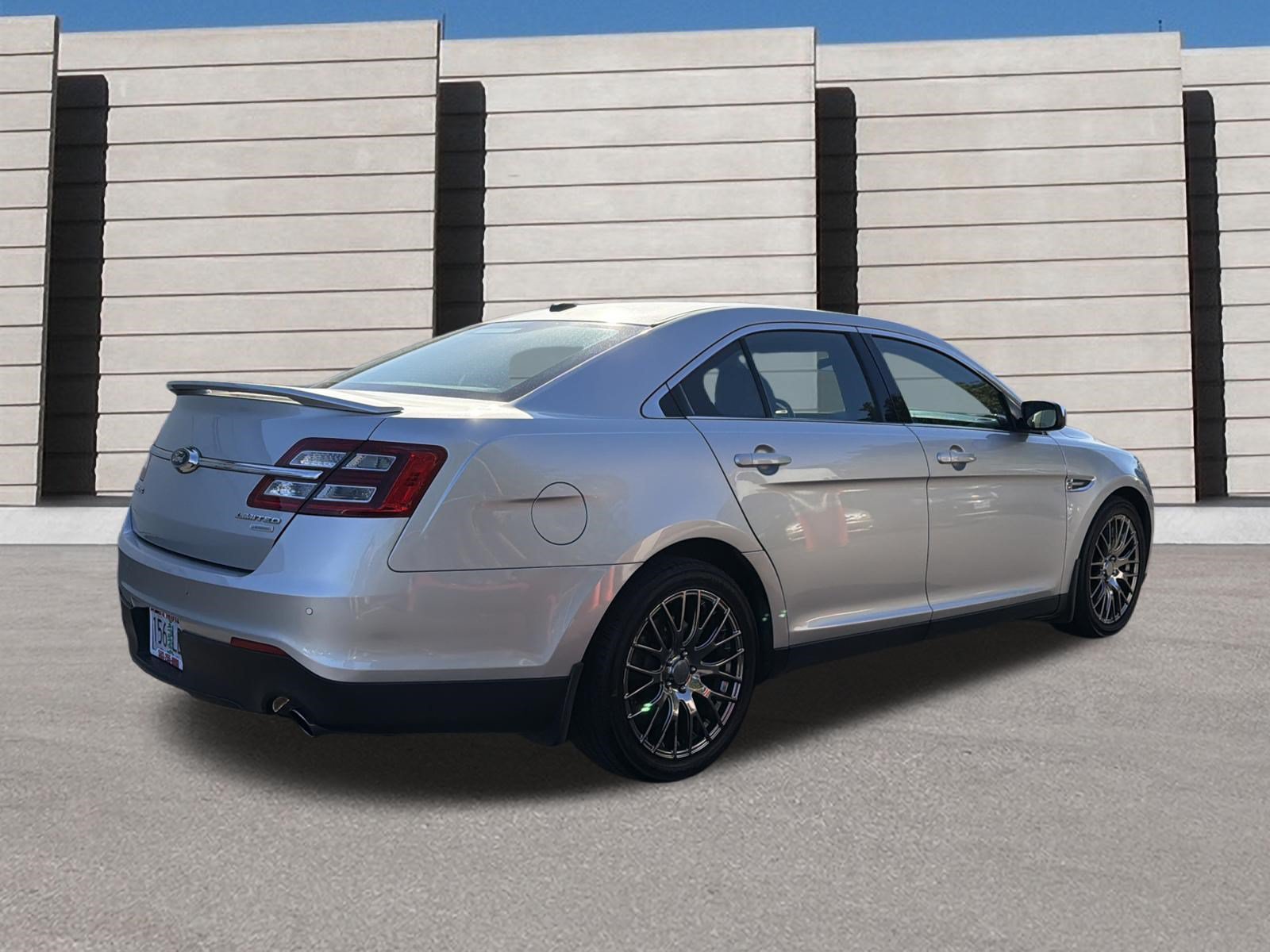 Used 2015 Ford Taurus Limited w/ Equipment Group 301A FWD image 4