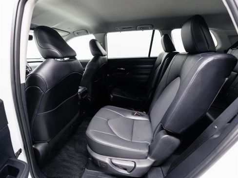 Certified 2024 Toyota Grand Highlander XLE image 5