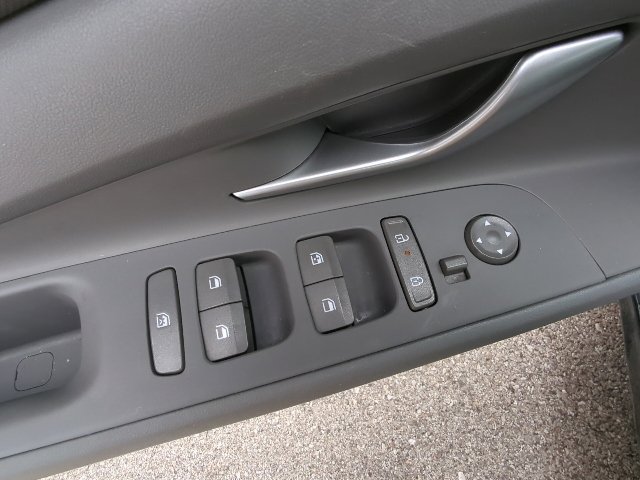 Used 2025 Hyundai Elantra SEL FWD image 12