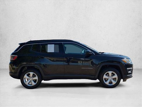 Used 2019 Jeep Compass Latitude w/ Cold Weather Group AWD/4WD image 4