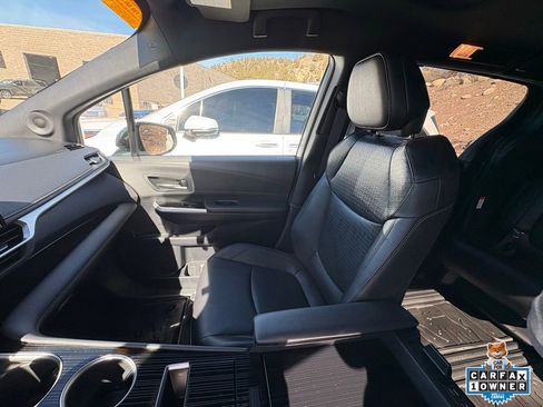 Used 2025 Toyota Sienna XLE Woodland Edition image 20