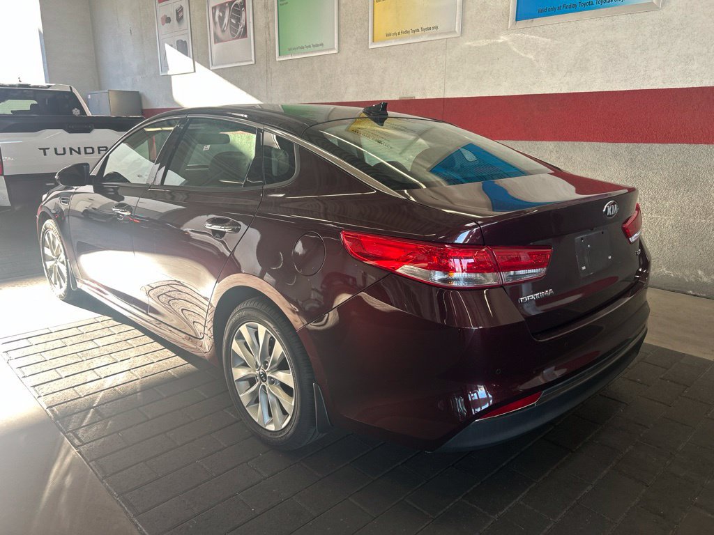 Used 2018 Kia Optima EX w/ Premium Package FWD image 4