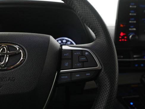 Used 2024 Toyota Sienna Limited AWD/4WD image 27