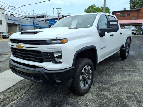 Used 2024 Chevrolet Silverado 2500 Custom w/ Custom Convenience Package AWD/4WD image 8
