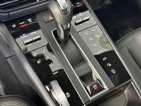 Certified 2026 Porsche Macan AWD/4WD image 24