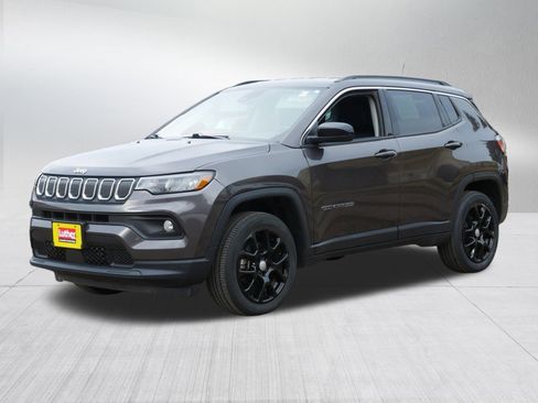 Used 2022 Jeep Compass Latitude image 3