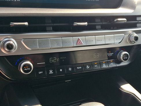 Certified 2024 Kia Telluride LX FWD image 16