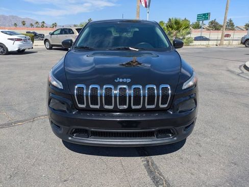 Used 2016 Jeep Cherokee Sport FWD image 4