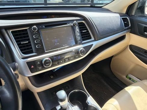 Used 2017 Toyota Highlander XLE w/ Protection Package #3 AWD/4WD image 3