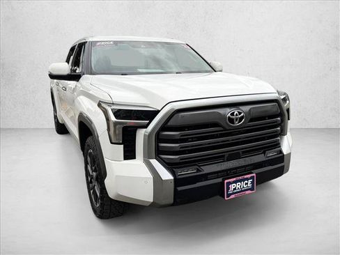 Used 2022 Toyota Tundra Limited w/ Power Package AWD/4WD image 3