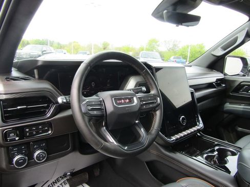 Used 2025 GMC Yukon XL AT4 w/ AT4 Premium Package AWD/4WD image 11