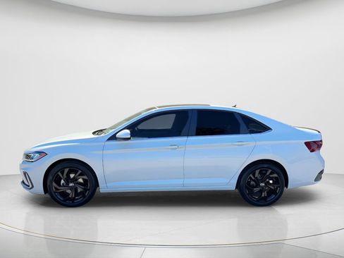 New 2026 Volkswagen Jetta SE image 2