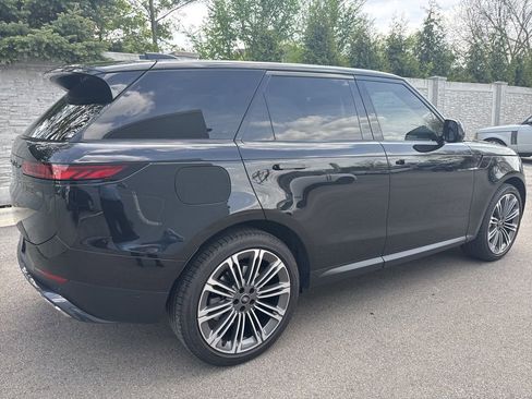 Used 2024 Land Rover Range Rover Sport SE AWD/4WD image 5