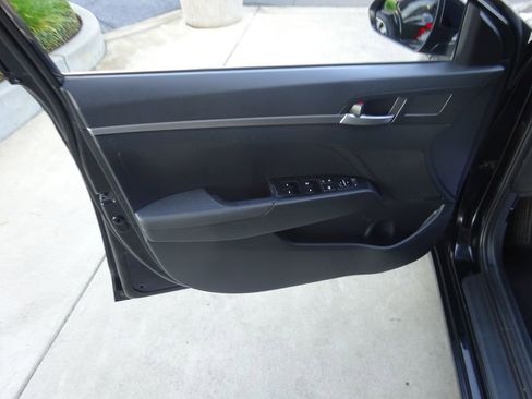 Used 2019 Hyundai Elantra SE w/ Cargo Package FWD image 23