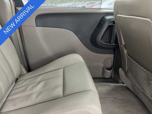Used 2016 Chrysler Town & Country Touring w/ Driver Convenience Group FWD image 22