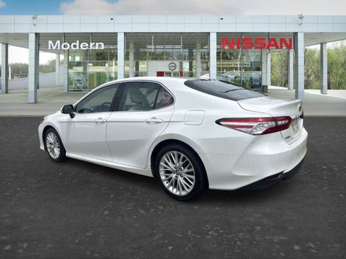 Used 2018 Toyota Camry XLE w/ Audio Package FWD image 3