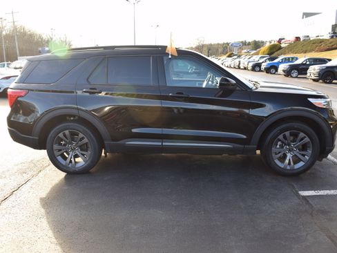 Certified 2023 Ford Explorer XLT w/ Equipment Group 202A image 3