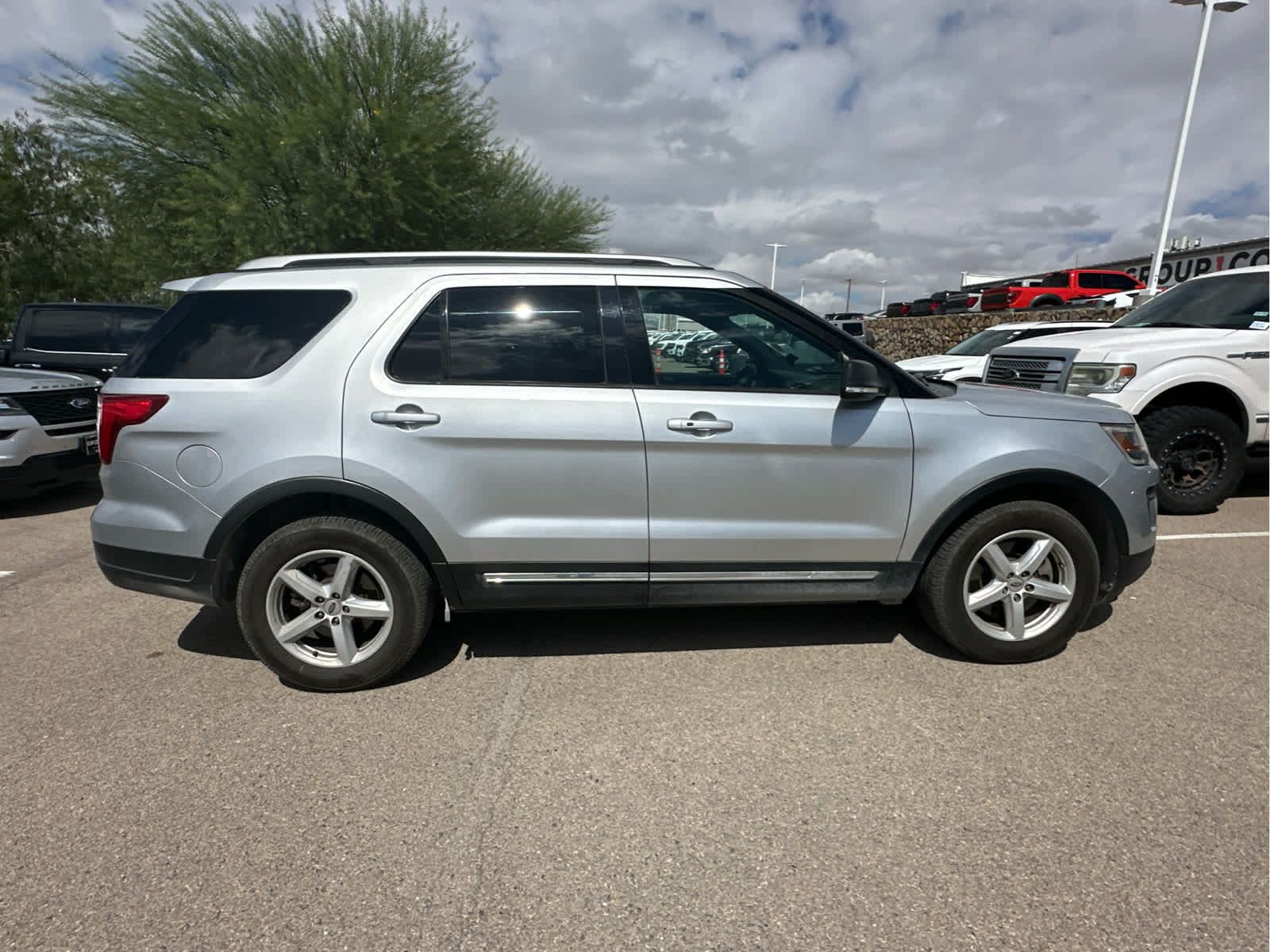 Used 2019 Ford Explorer XLT w/ Equipment Group 201A FWD image 41