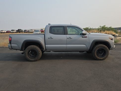Used 2017 Toyota Tacoma TRD Pro AWD/4WD image 9