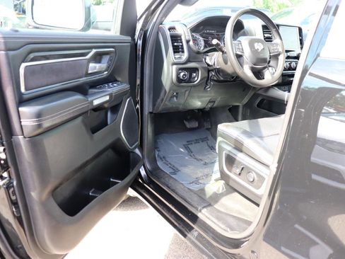 Used 2024 RAM 1500 Laramie AWD/4WD image 10