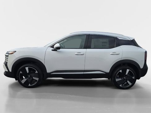 New 2025 Nissan Kicks SR image 2