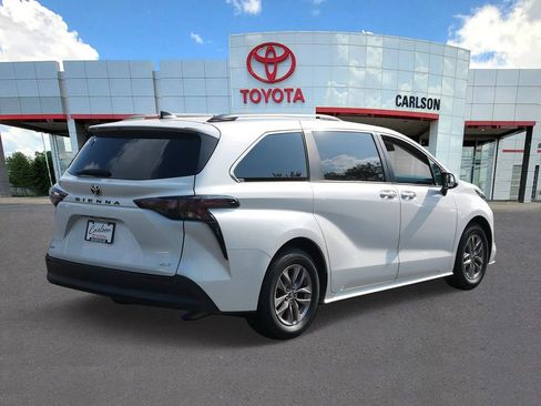 Certified 2026 Toyota Sienna XLE FWD image 5