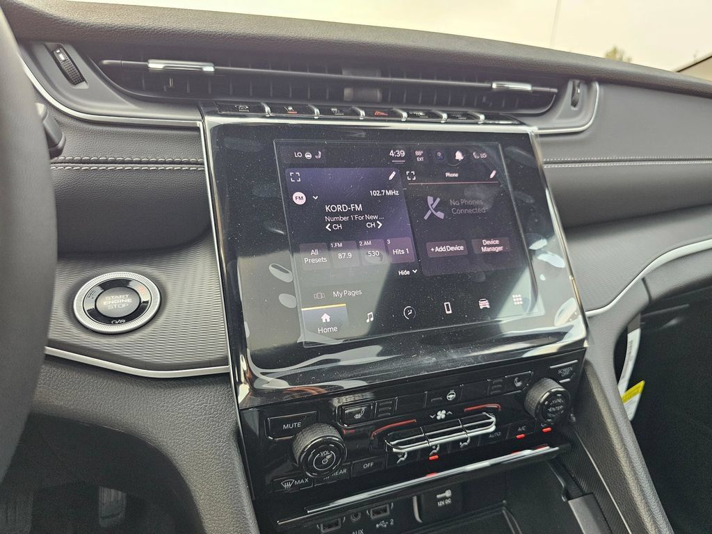 New 2025 Jeep Grand Cherokee Laredo X w/ Luxury Tech Group I AWD/4WD image 19