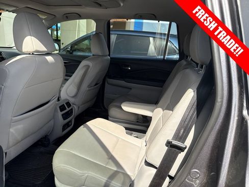 Used 2019 Honda Pilot Touring image 5