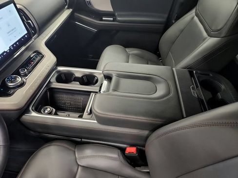 Used 2025 Ford Expedition Active AWD/4WD image 23