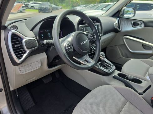 Certified 2025 Kia Soul LX w/ LX Technology Package FWD image 13